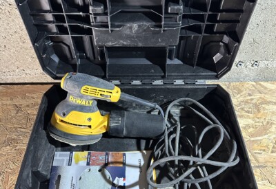 Location Ponceuse excentrique électrique Dewalt à Teille